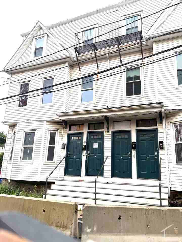12 Blaine St - Photo 2 of 7