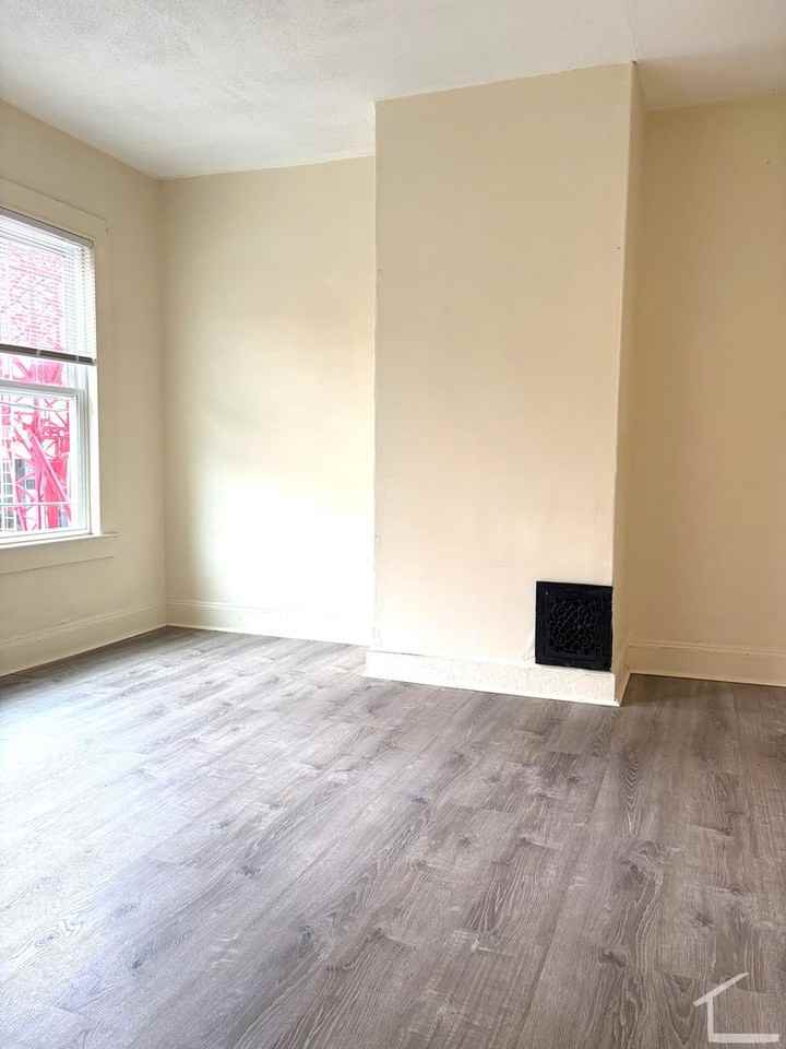 12 Blaine St - Photo 5 of 7