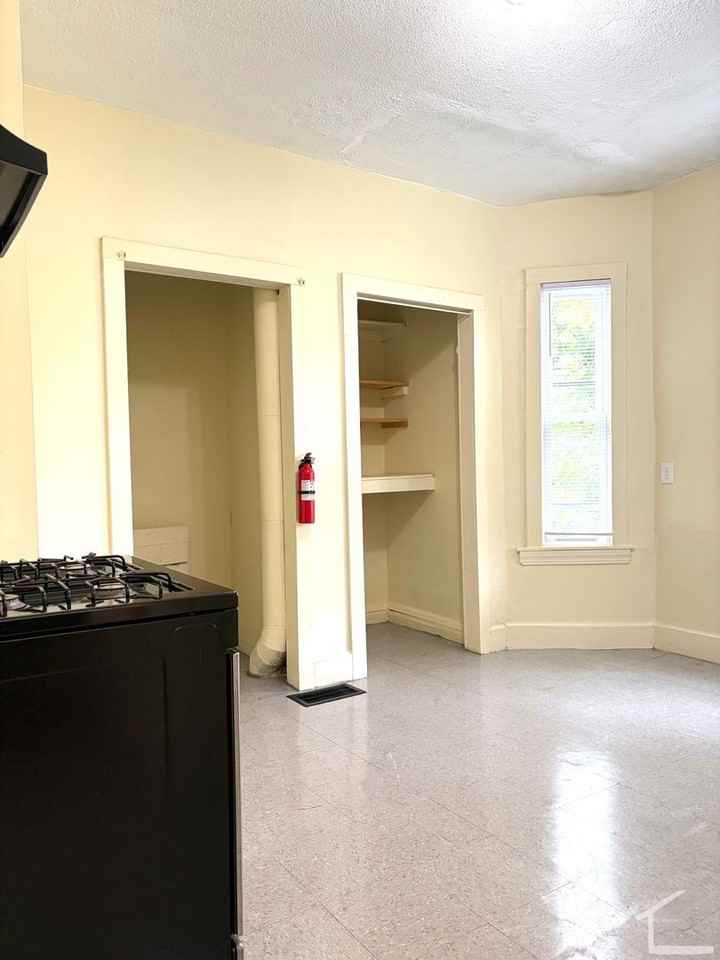 12 Blaine St - Photo 6 of 7