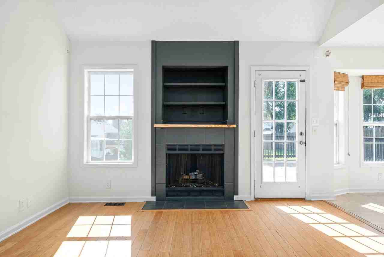 1697 Cedar Springs Cir - Photo 7 of 31