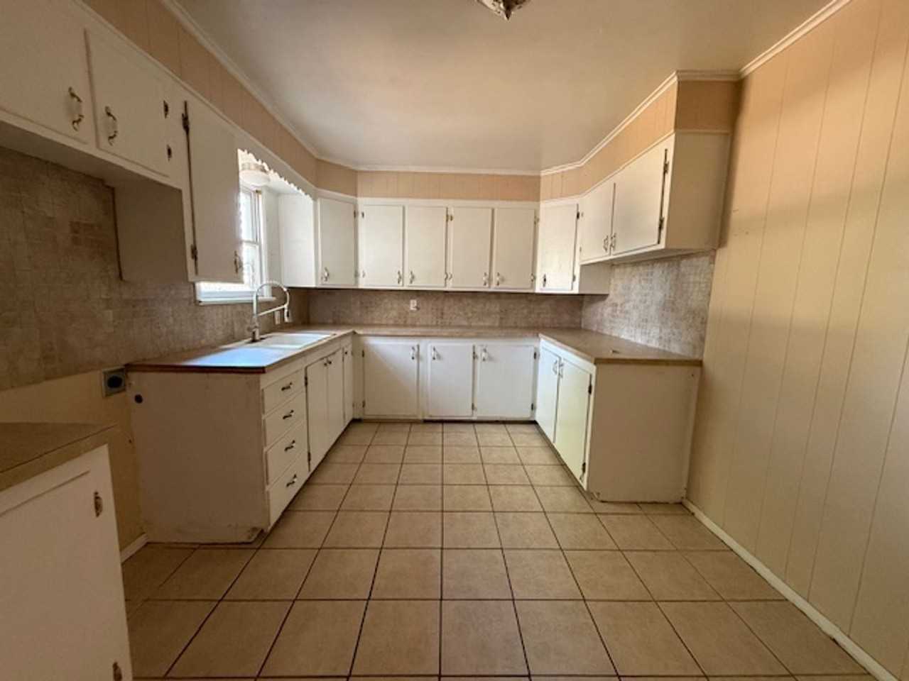 751 Glendale Dr - Photo 4 of 16