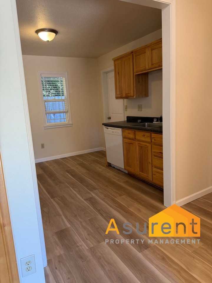 1846 Cloverlawn Dr - Photo 2 of 8