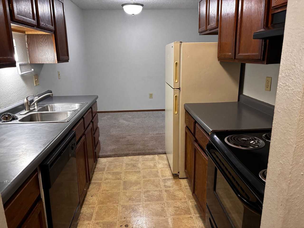 2707 Hawken St - Photo 2 of 9