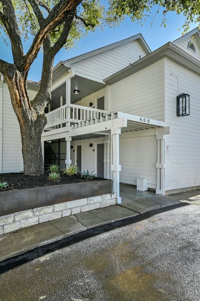Highland Flats - Photo 4 of 36