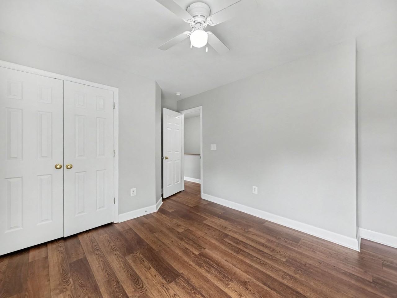 242 5th St - Photo 5 of 32