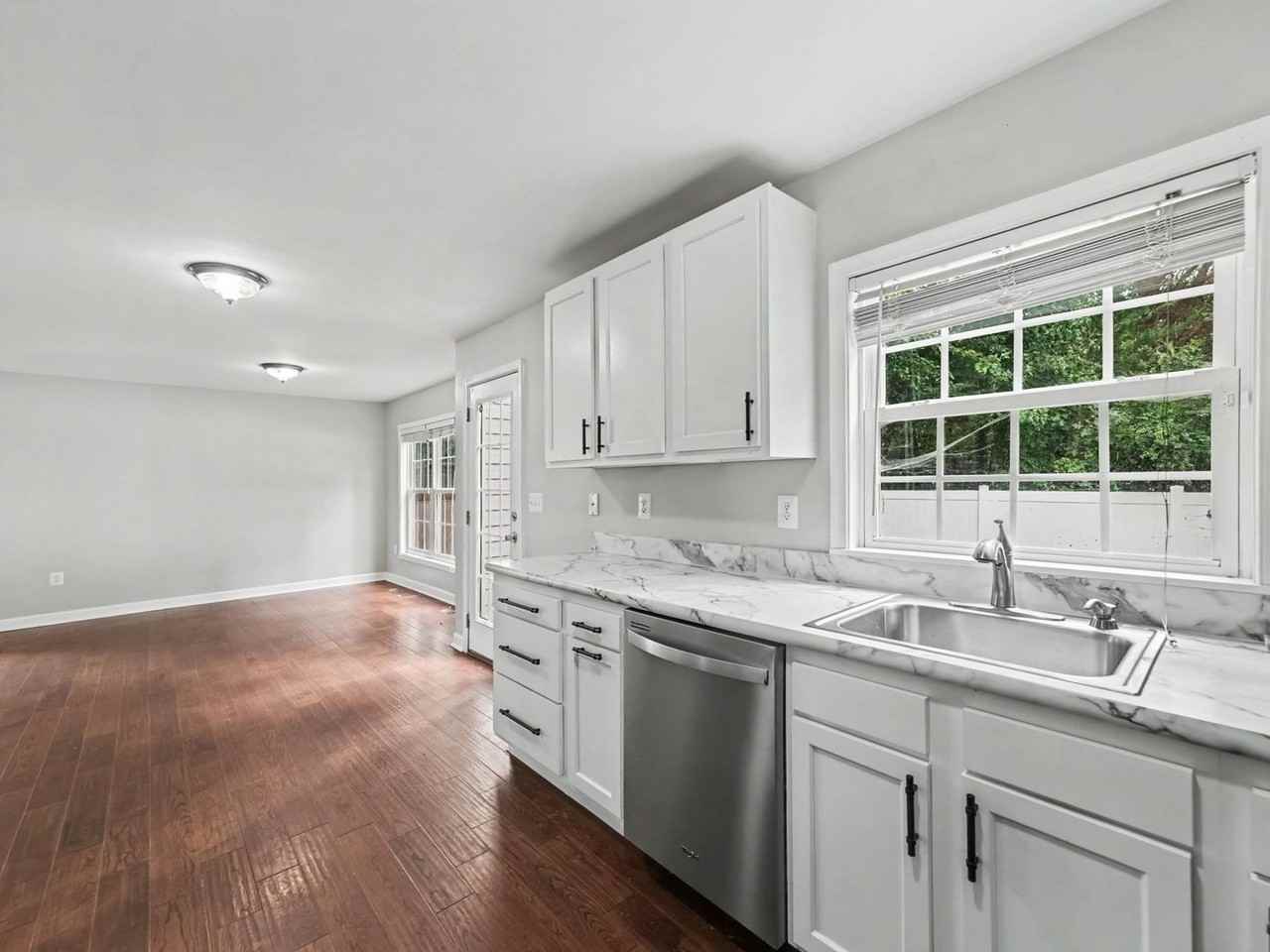 242 5th St - Photo 6 of 32