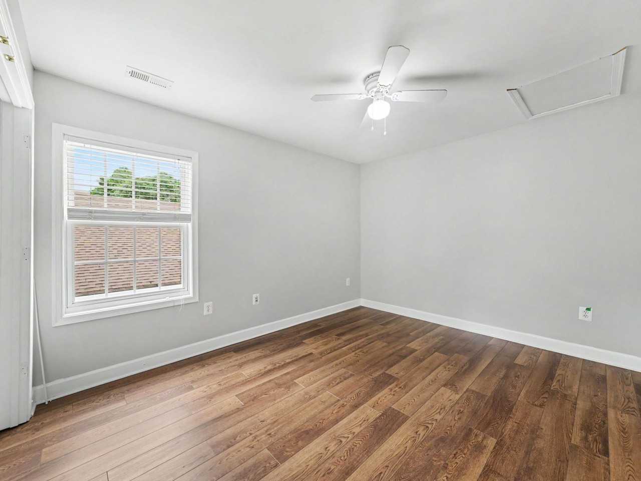 242 5th St - Photo 7 of 32