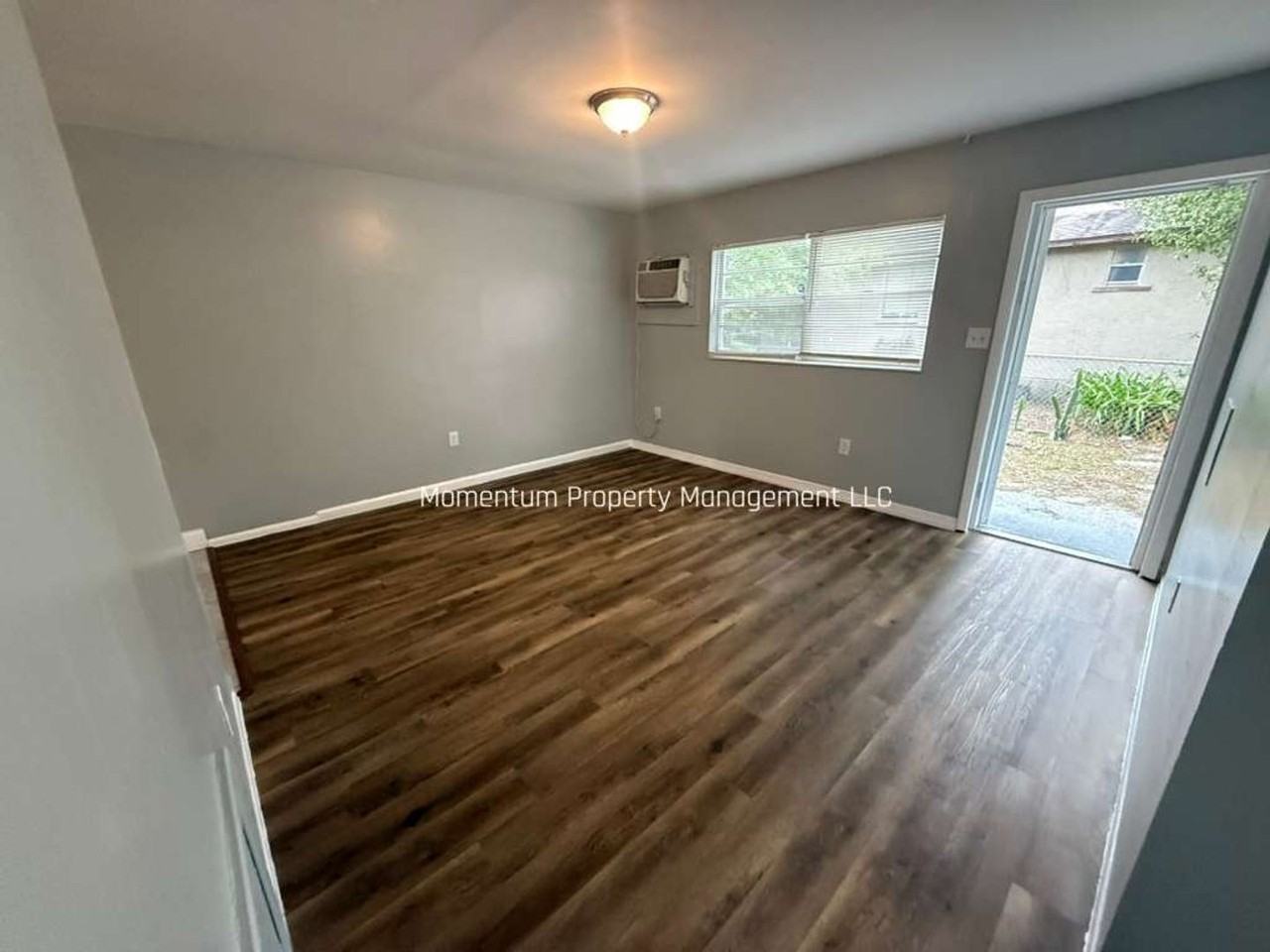 8215 N 17th St #B - Photo 4 of 9