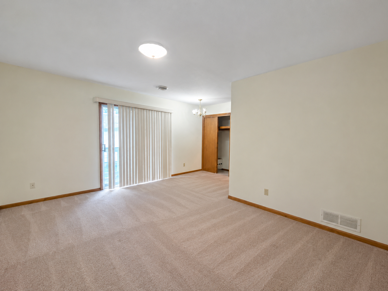 419 W 8th St - Photo 4 of 15