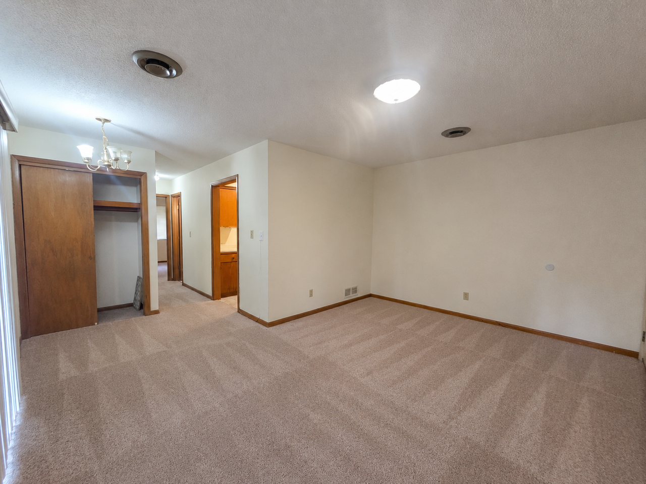 419 W 8th St - Photo 5 of 15