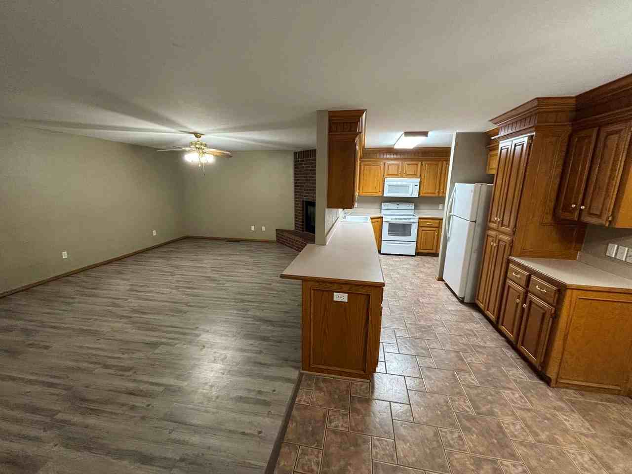 522 E Rogers Dr - Photo 2 of 17
