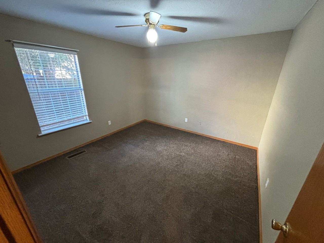 522 E Rogers Dr - Photo 5 of 17
