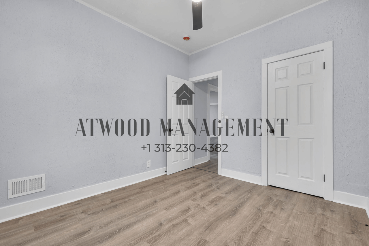 8693 Woodlawn St - Photo 2 of 18