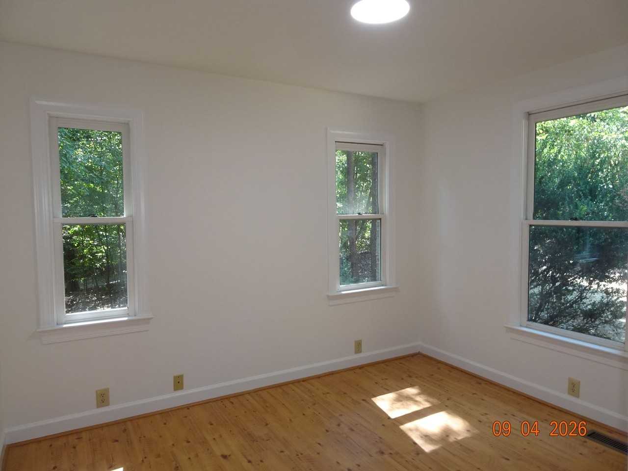 1350 Jamestown Rd - Photo 7 of 31