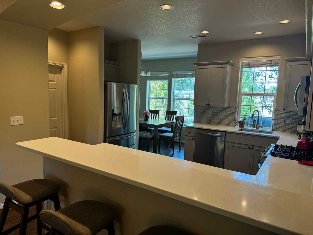 6077 Ne Alder St - Photo 4 of 31