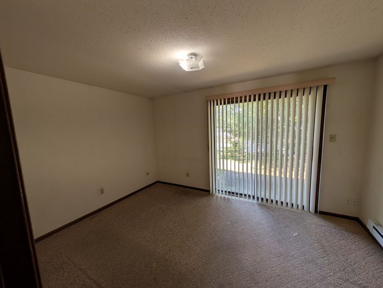 1331 Potomac Pl - Photo 4 of 6