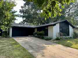 featured image of 2003 Cenwood Dr