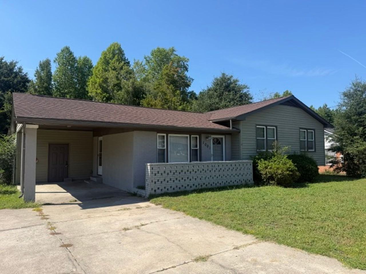 1001 Dianne Cir - Photo 2 of 13