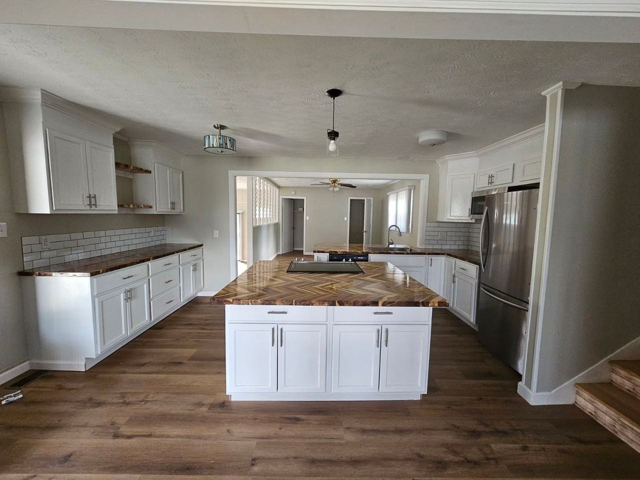 1001 Dianne Cir - Photo 4 of 13