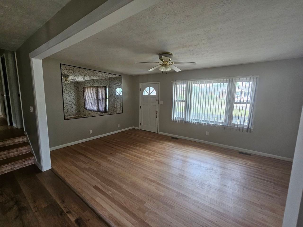 1001 Dianne Cir - Photo 6 of 13