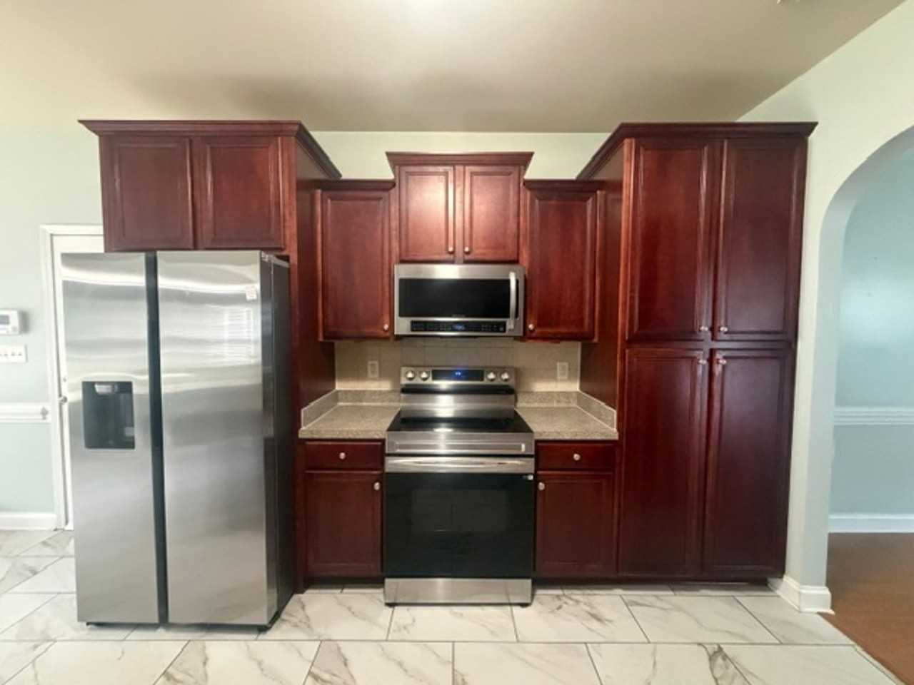 3541 Castlefield Ln - Photo 6 of 37