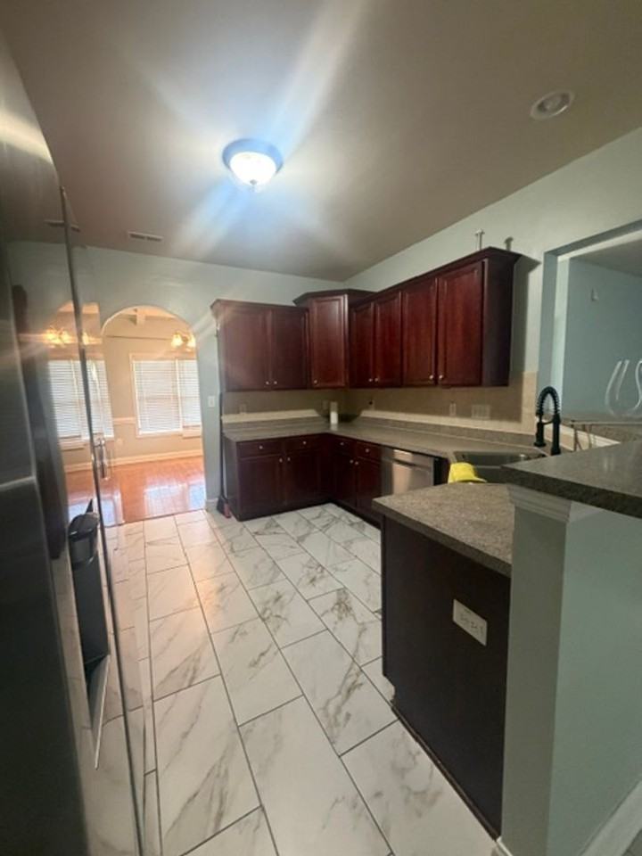 3541 Castlefield Ln - Photo 7 of 37