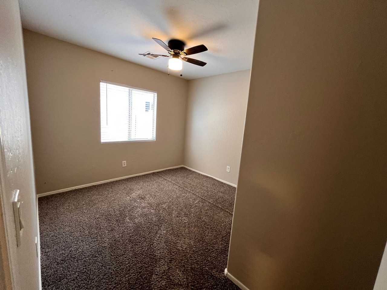 4872 E Whitehall Dr - Photo 7 of 23