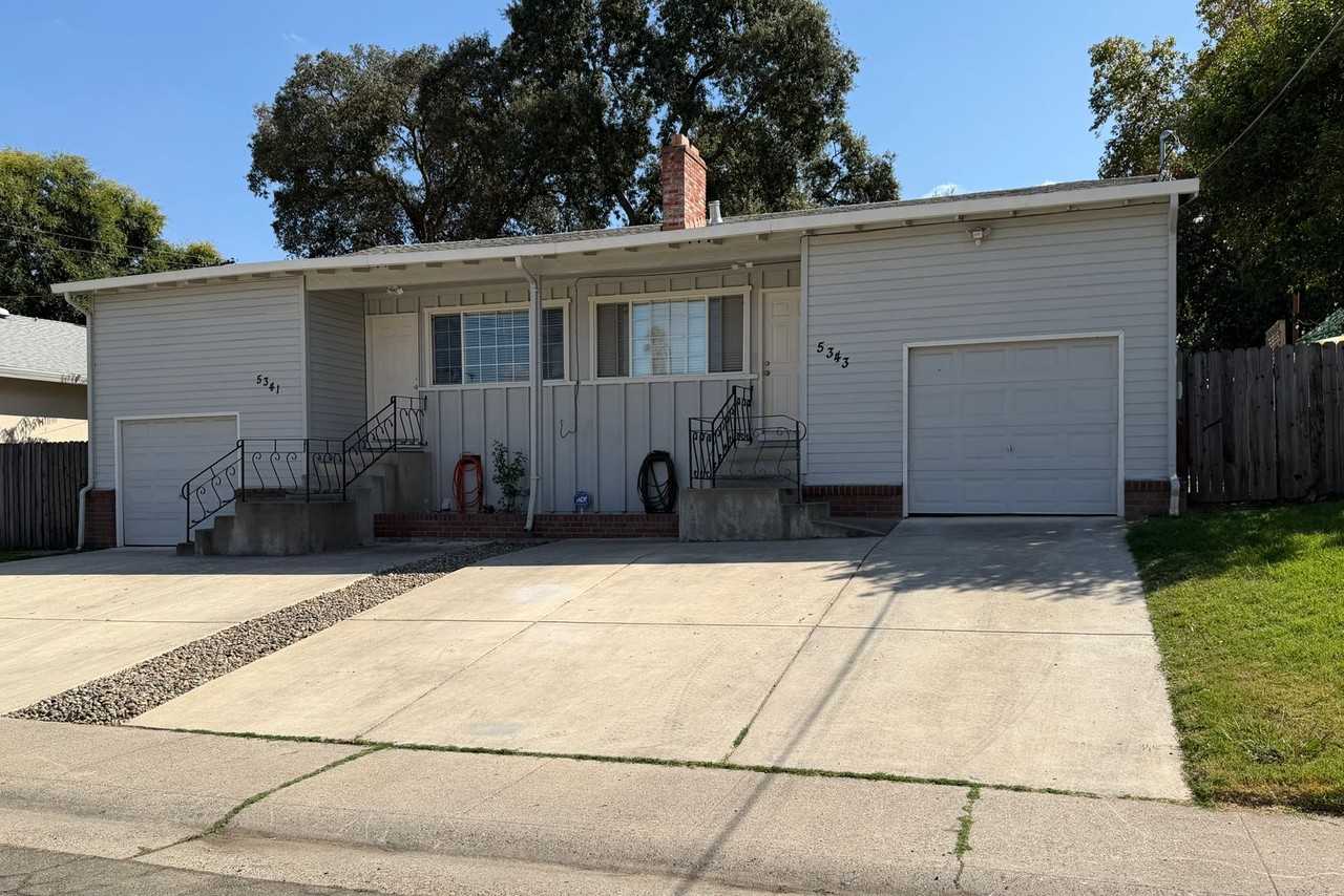 5343 Castle St - Photo 3 of 19