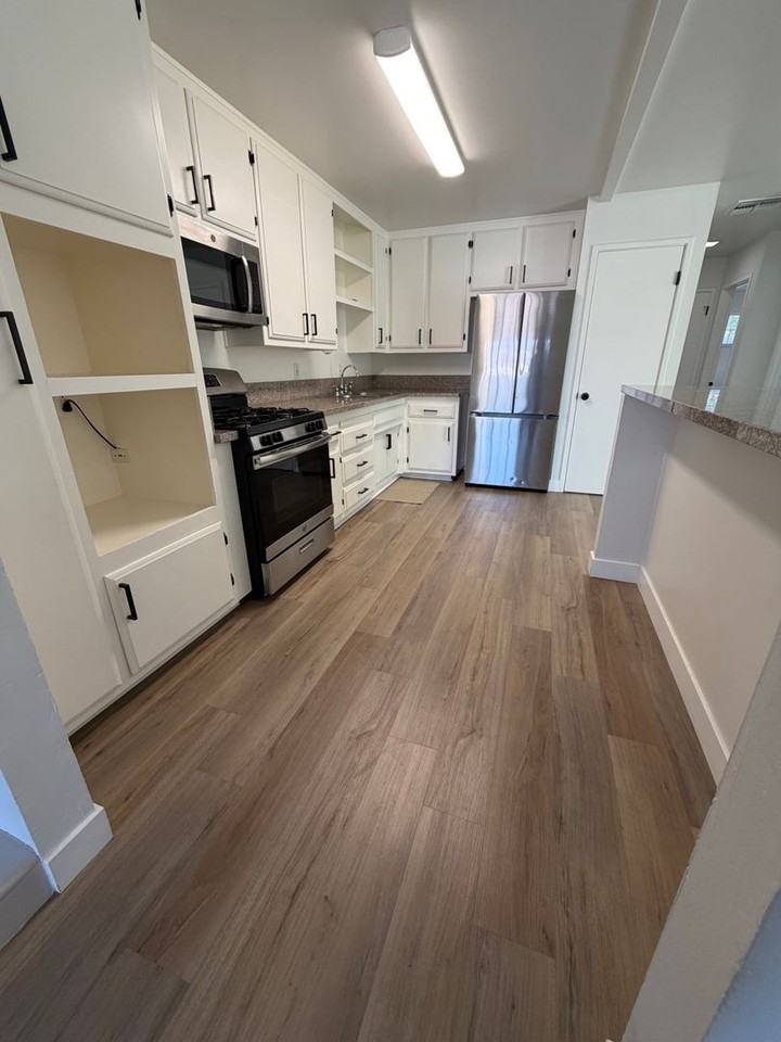 5343 Castle St - Photo 4 of 19
