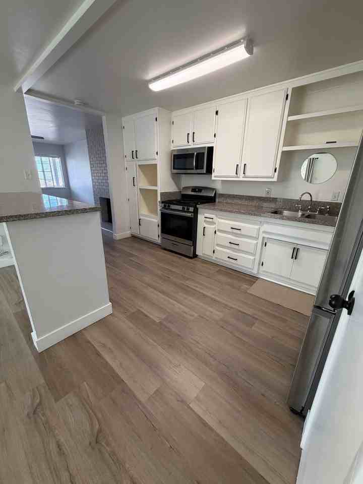 5343 Castle St - Photo 5 of 19