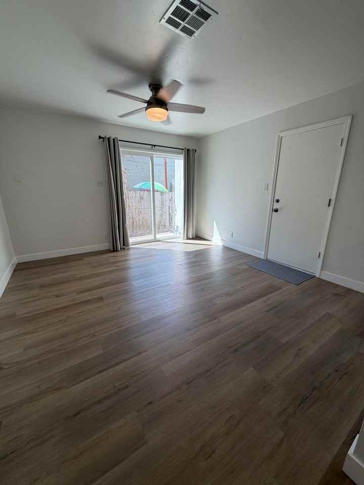 5343 Castle St - Photo 6 of 19