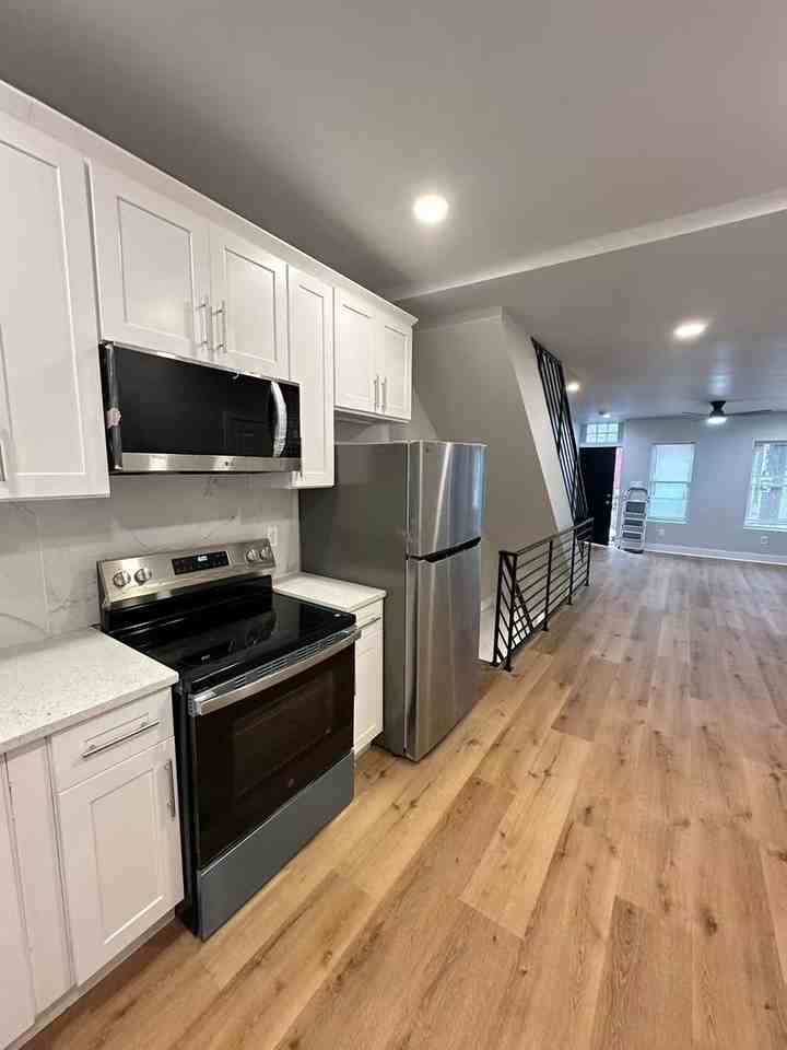 2039 Sigel St - Photo 3 of 17