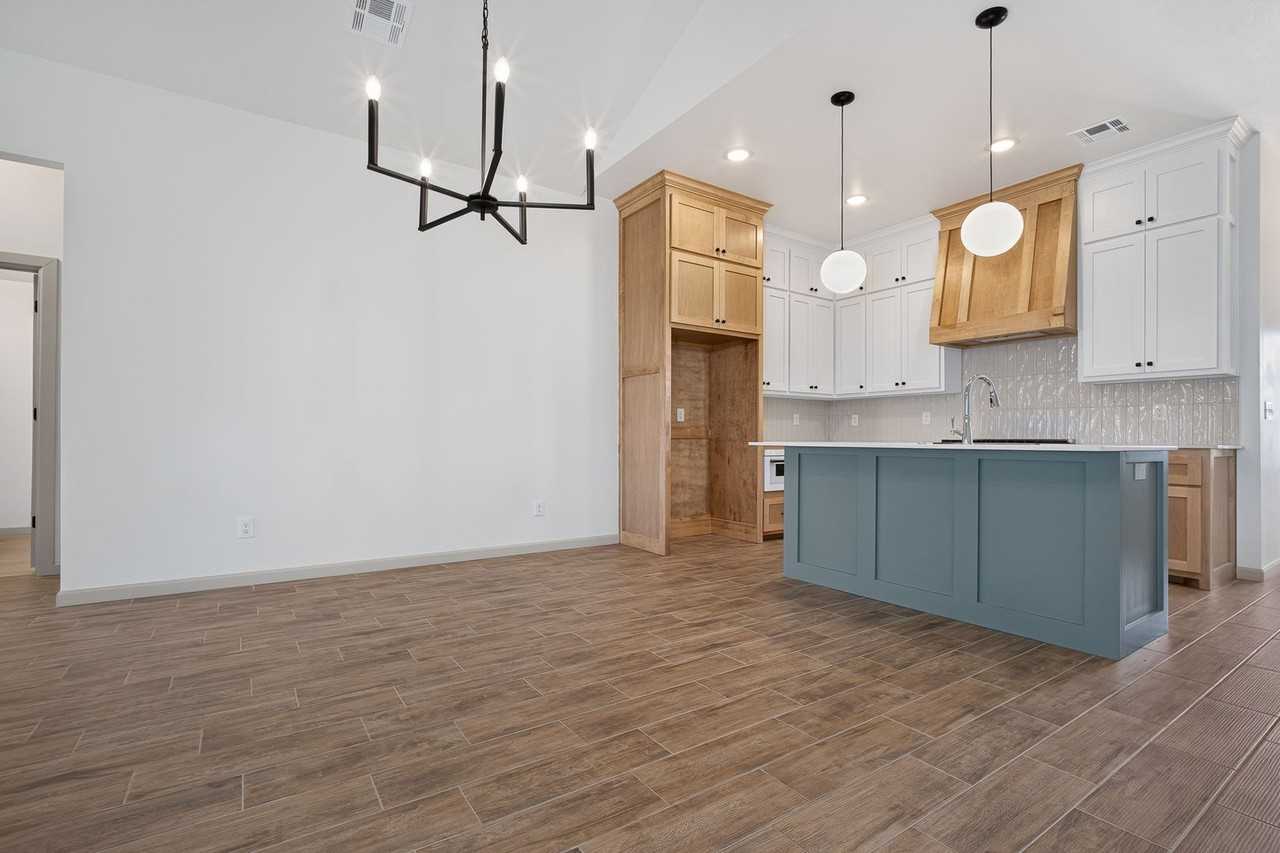 11937 Nw 120th St - Photo 4 of 25