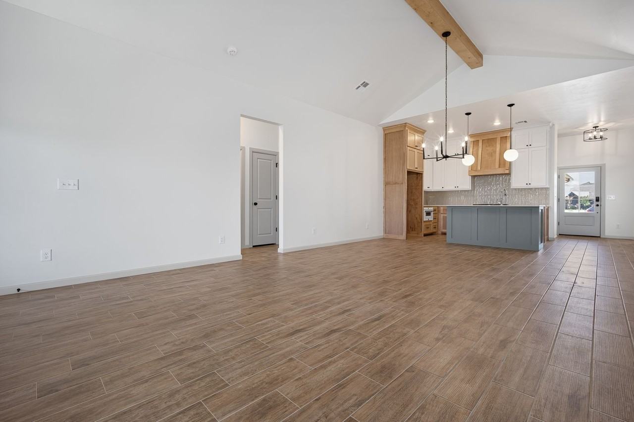 11937 Nw 120th St - Photo 5 of 25