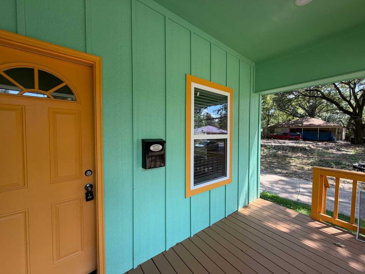 6407 Lexington Ave - Photo 4 of 15