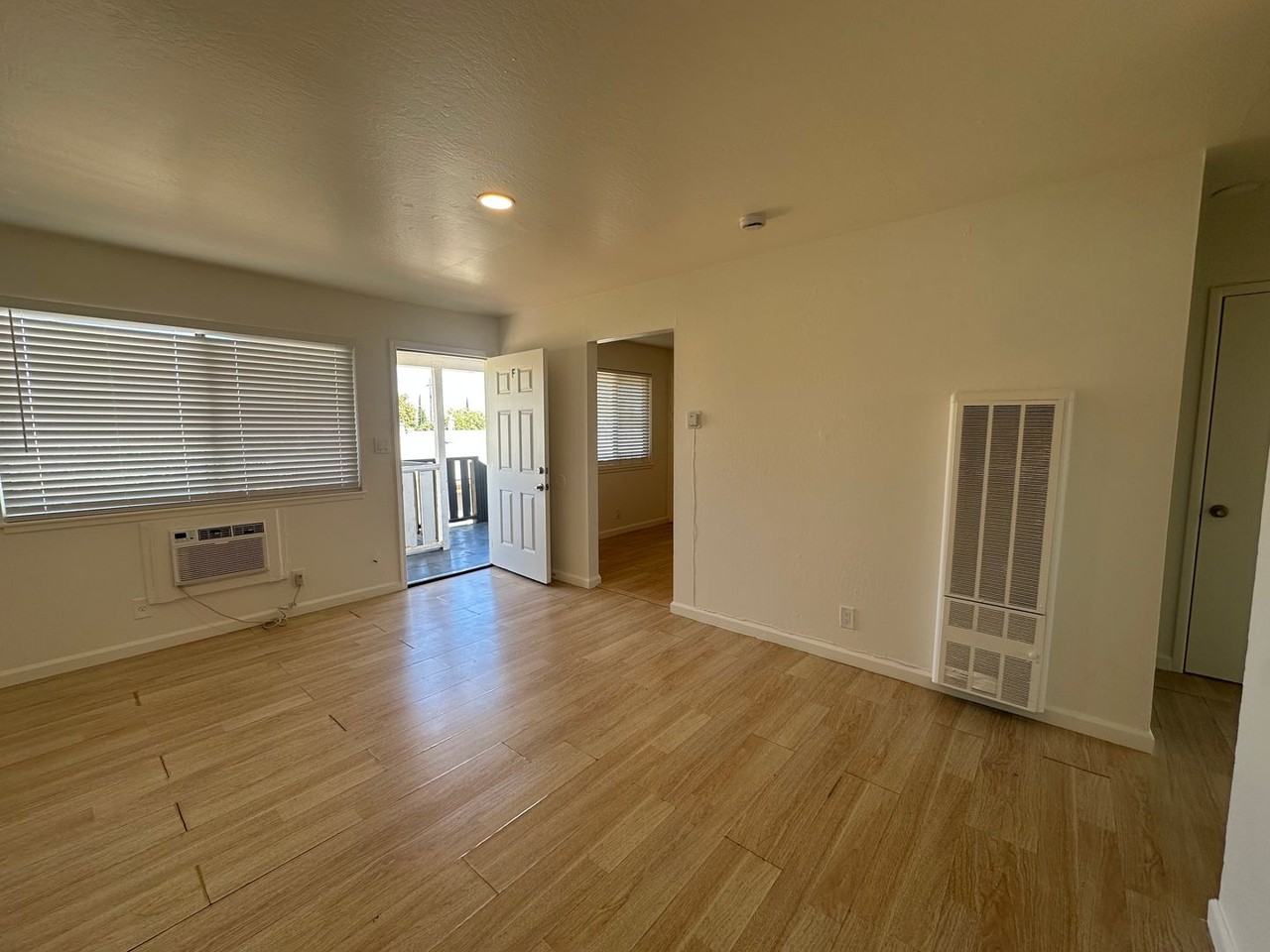 3715 Norwood Ave - Photo 3 of 9