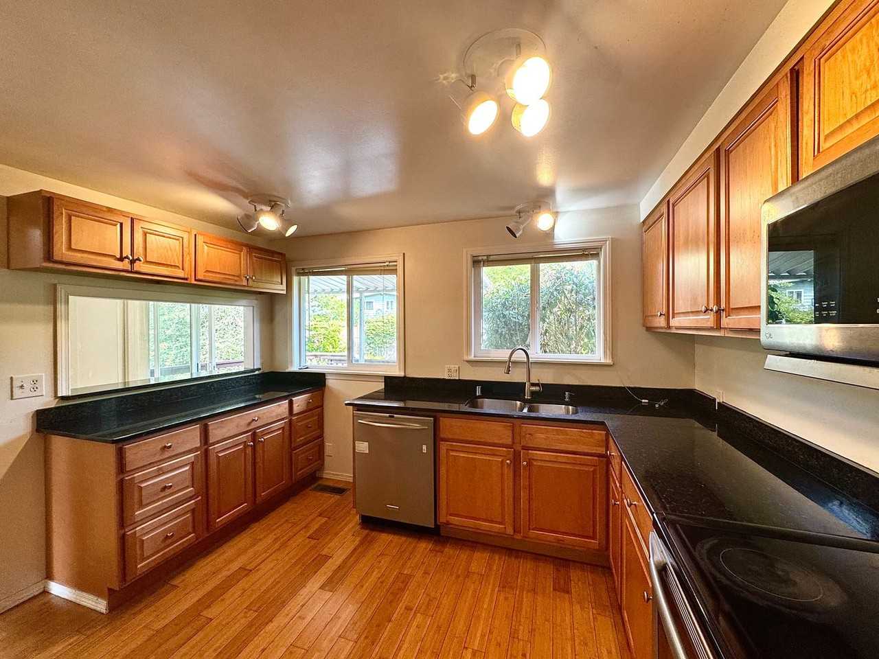 170 154th Pl Ne - Photo 7 of 24