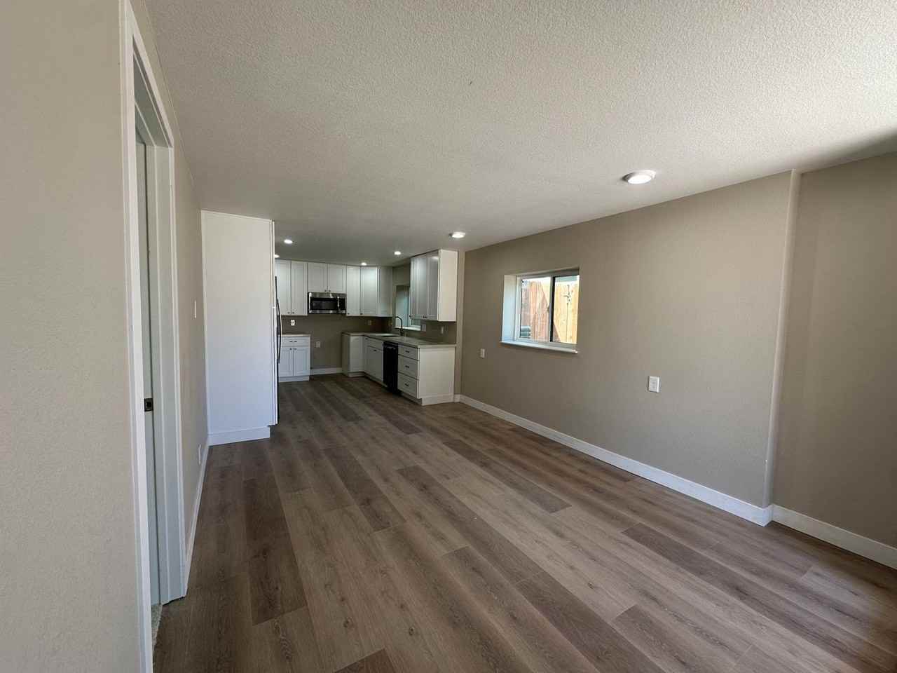1564 53rd St - Photo 4 of 17