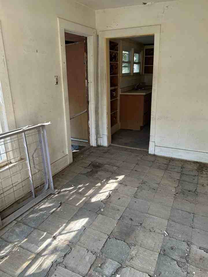 317 E South St - Photo 7 of 21