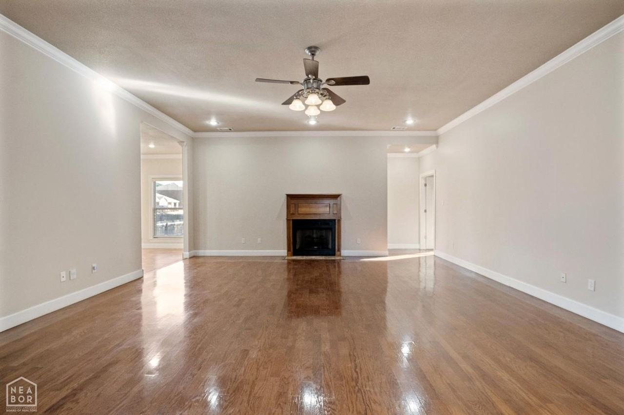 4801 Lochmoor Cir - Photo 2 of 15