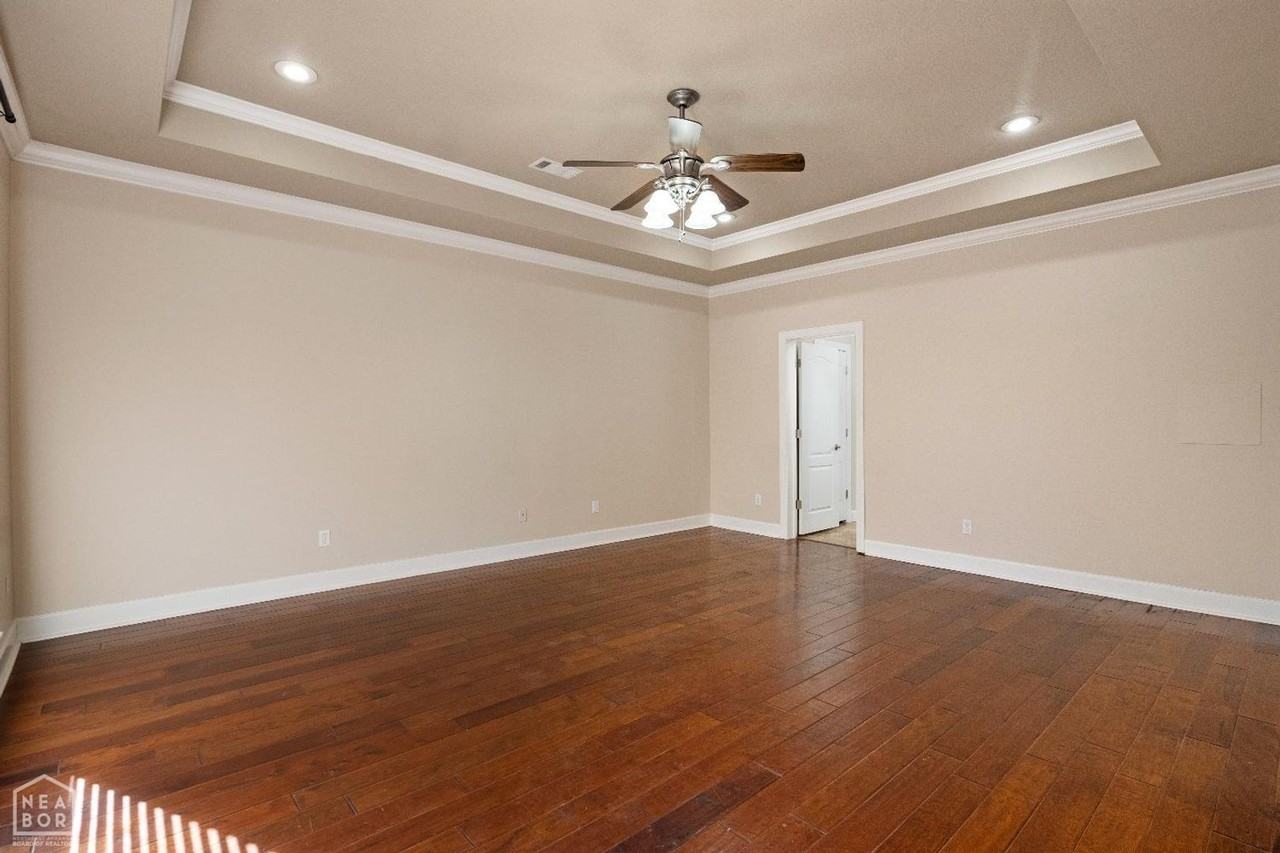 4801 Lochmoor Cir - Photo 5 of 15