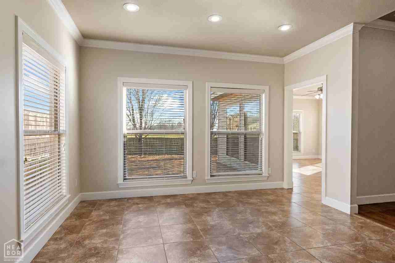 4801 Lochmoor Cir - Photo 6 of 15