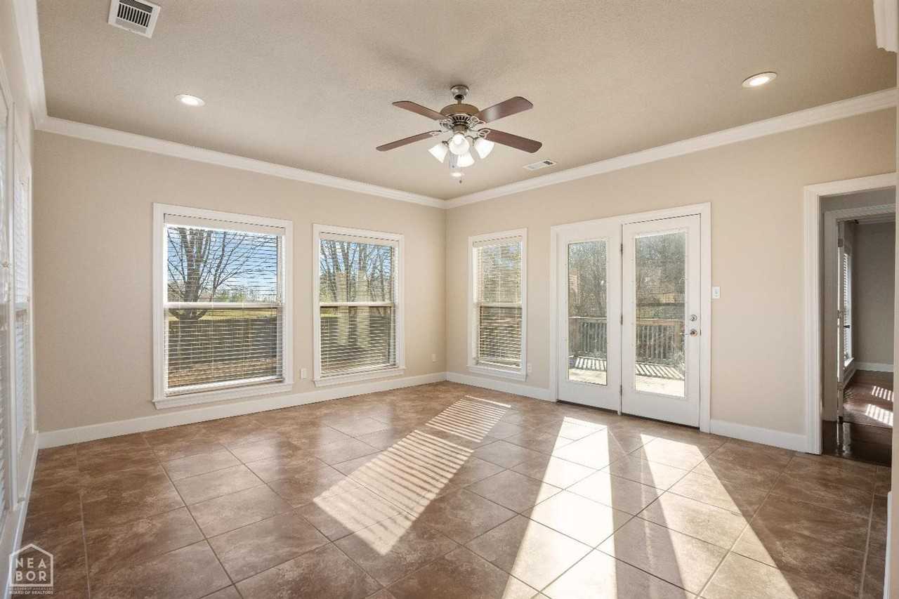 4801 Lochmoor Cir - Photo 7 of 15