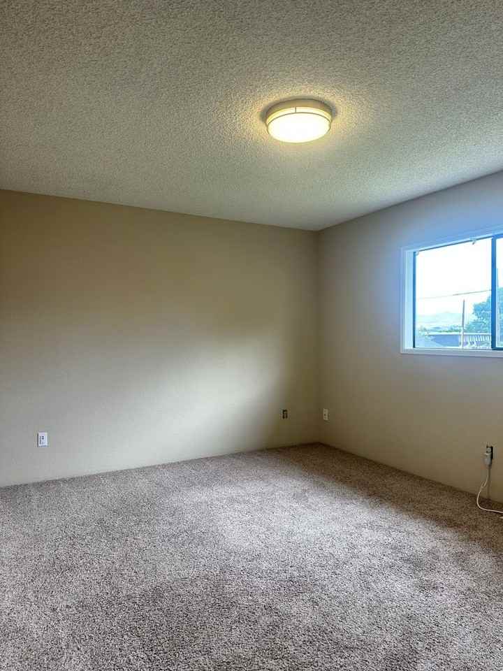 609 11th St Ne - Photo 3 of 10