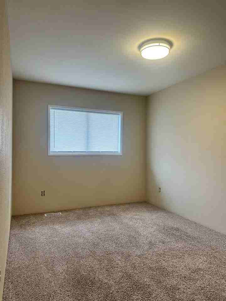 609 11th St Ne - Photo 4 of 10
