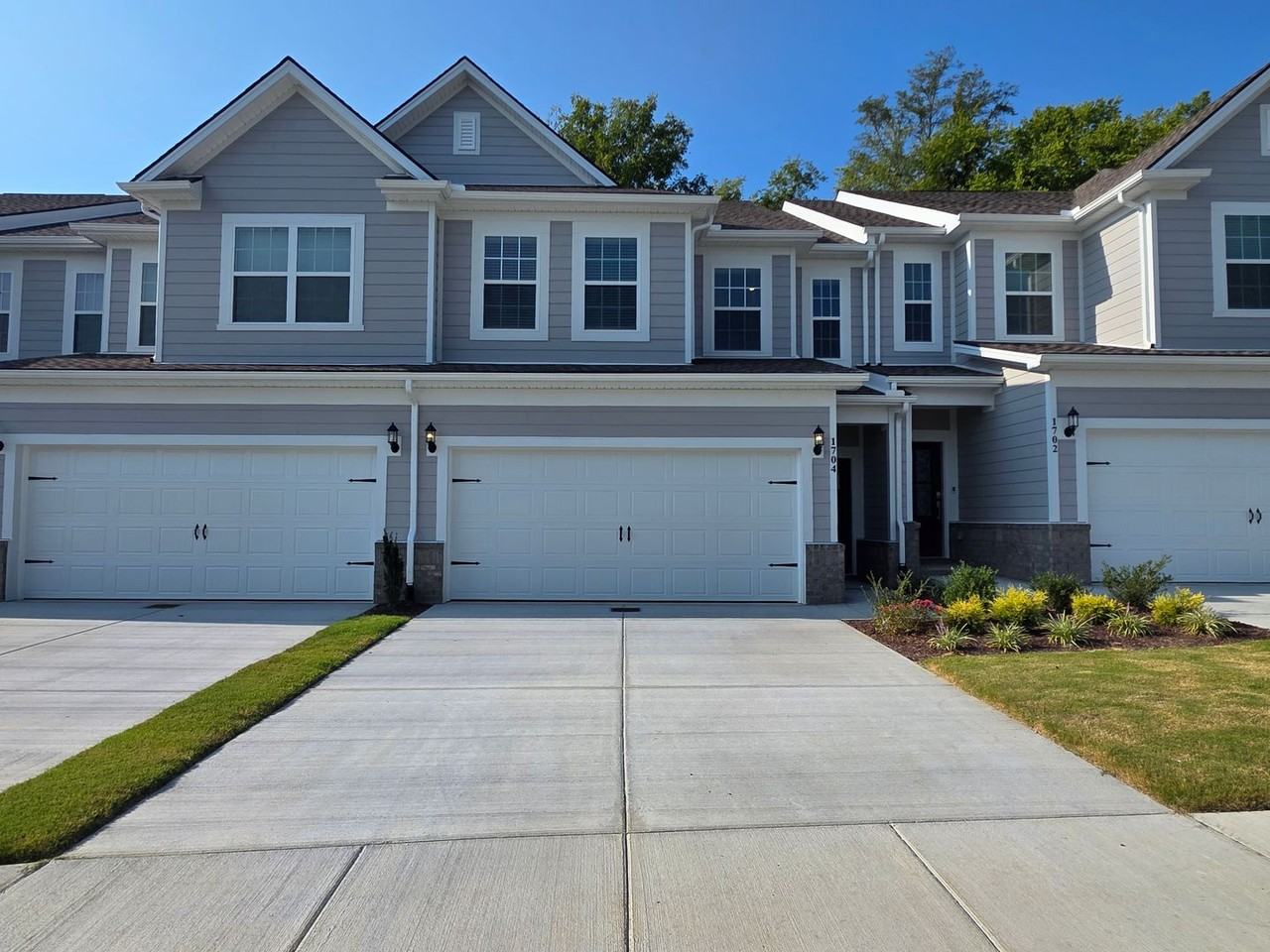 1704 Manuka Ln