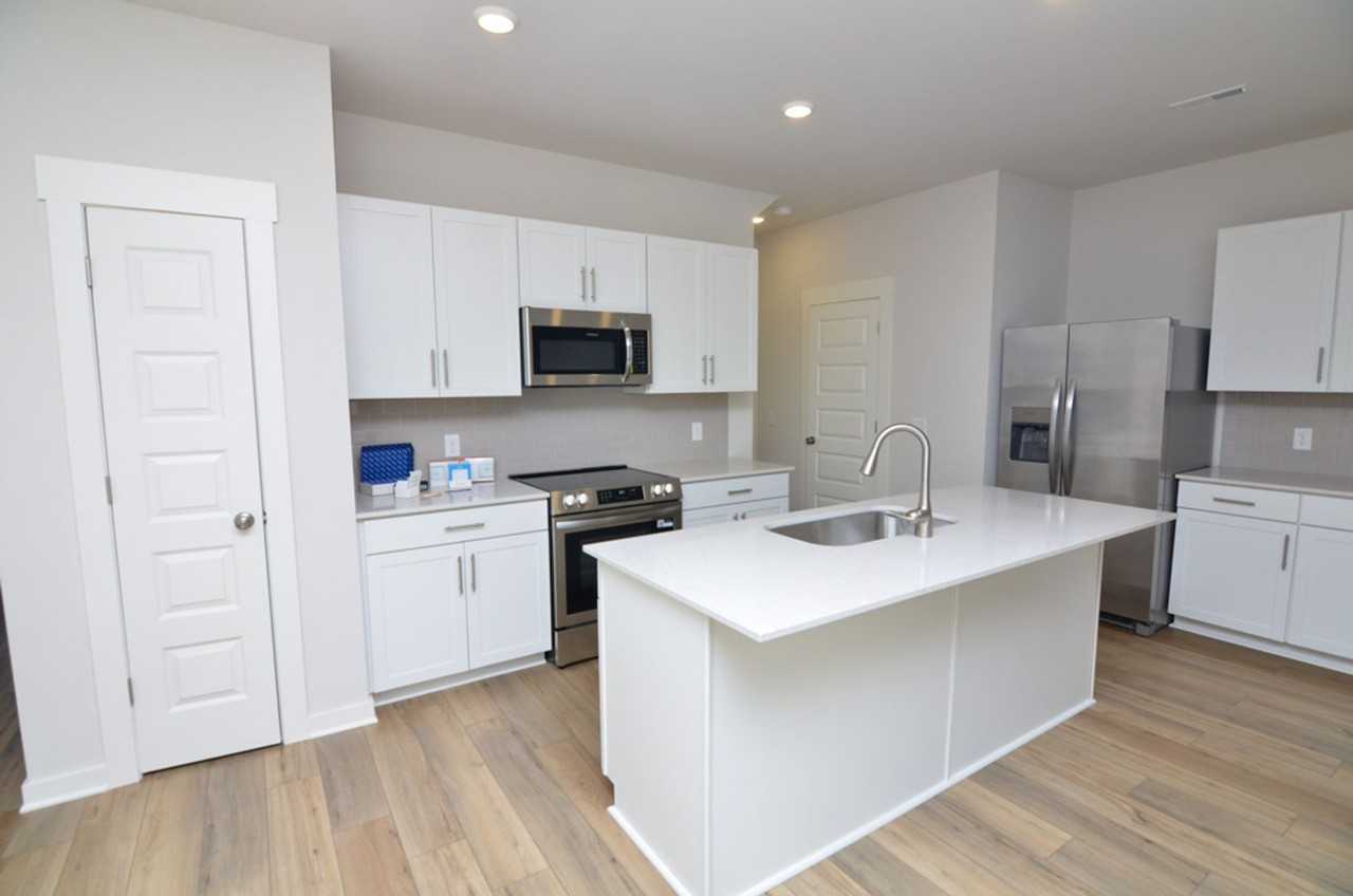 1704 Manuka Ln - Photo 2 of 23