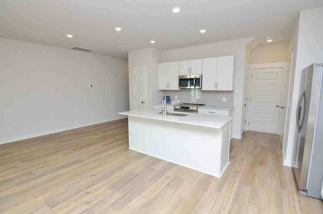 1704 Manuka Ln - Photo 3 of 23