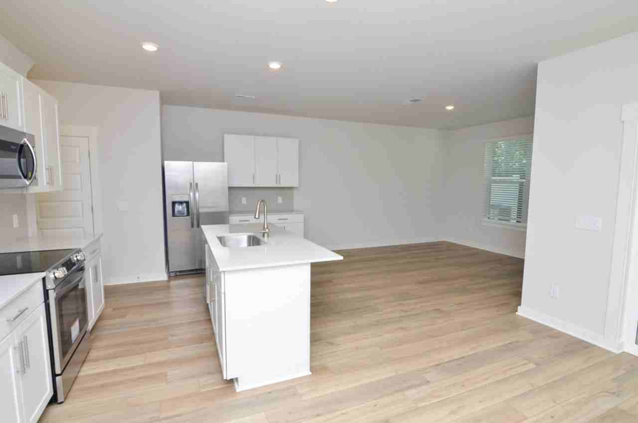 1704 Manuka Ln - Photo 4 of 23