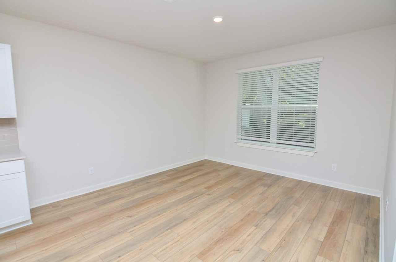 1704 Manuka Ln - Photo 5 of 23